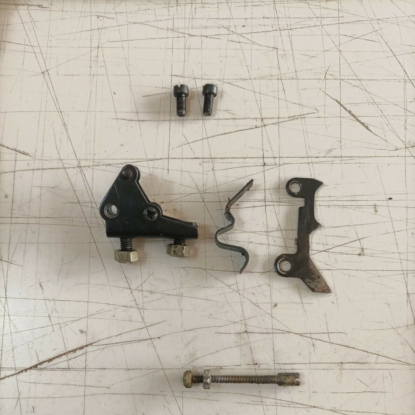 MANIGLIA BLOCCO FRIZIONE E REGISTRO ORIGINALE PER MOTOSEGA CASTOR 330 ANTIVIB