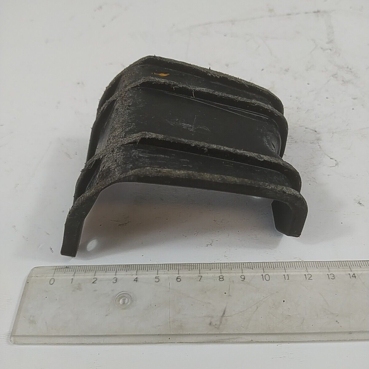 DECESPUGLIATORE TANAKA ricambi usati STAFFA SERBATOIO CARBURANTE BENZINA