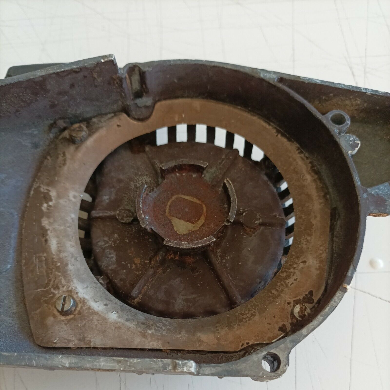 COPERCHIO AVVIAMENTO TRASCINATORE COMPLETO PER MOTOSEGA CASTOR CP ALPINA 55 65