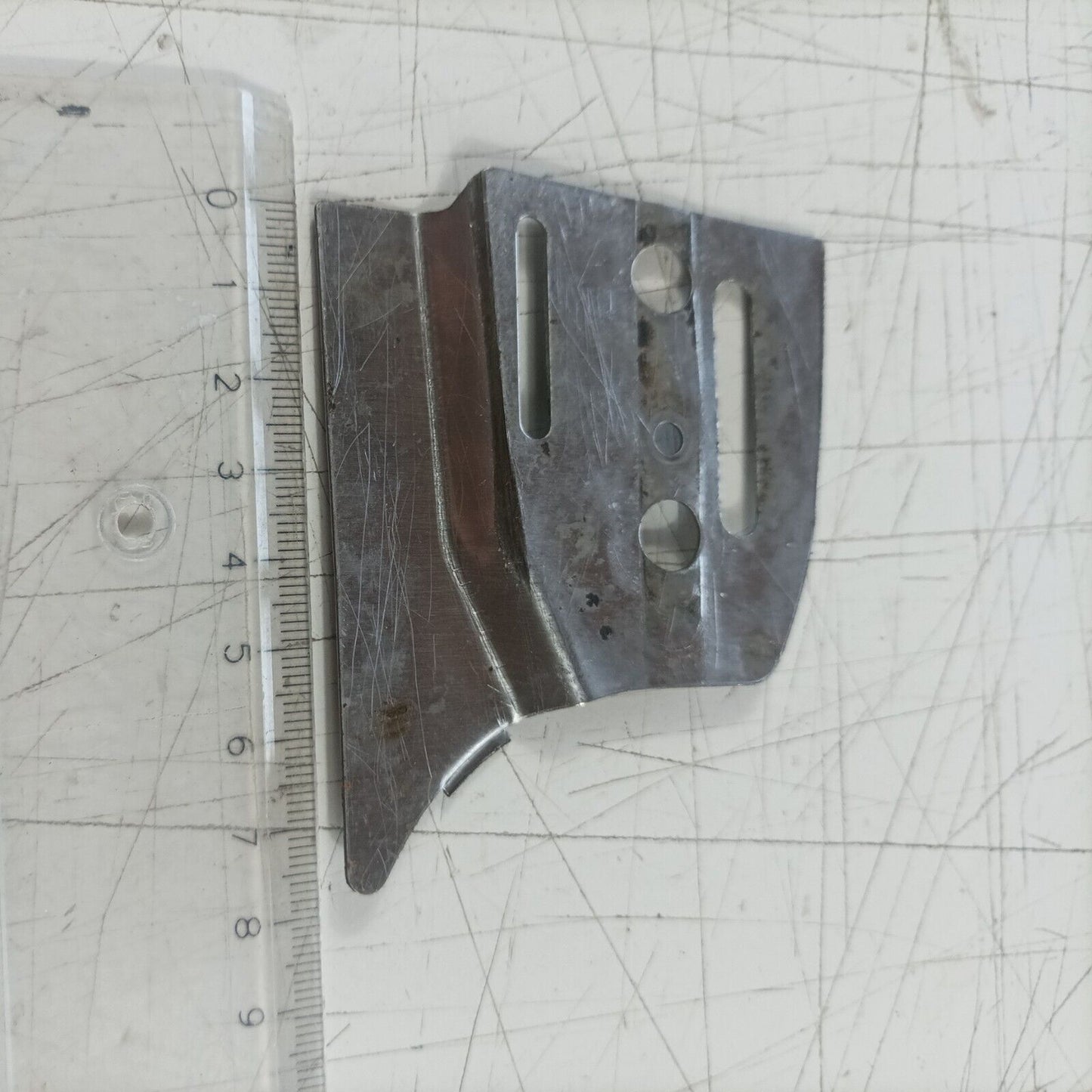 LAMIERINO GUIDA BARRA PER MOTOSEGA ALPINA P-400