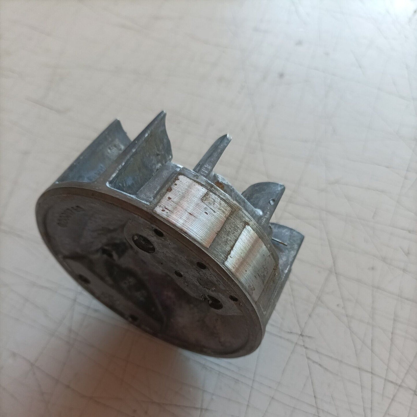 VOLANO MAGNETICO PER MOTOSEGA EMAK OLEO MAC 935 DF EFCO 134 135 ricambi usati