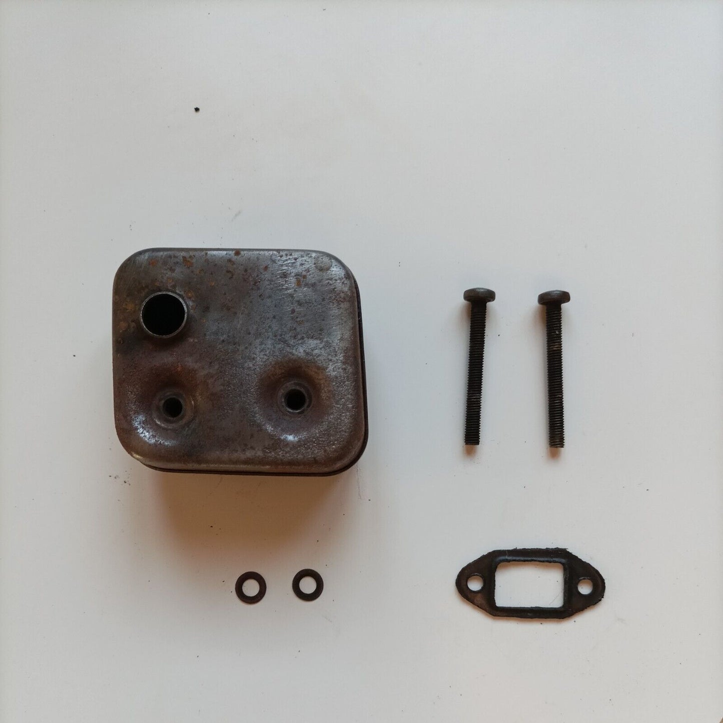 MARMITTA silenziatore TERMINALE MOTOSEGA OLEO MAC 935 DF EFCO 134 135 usato