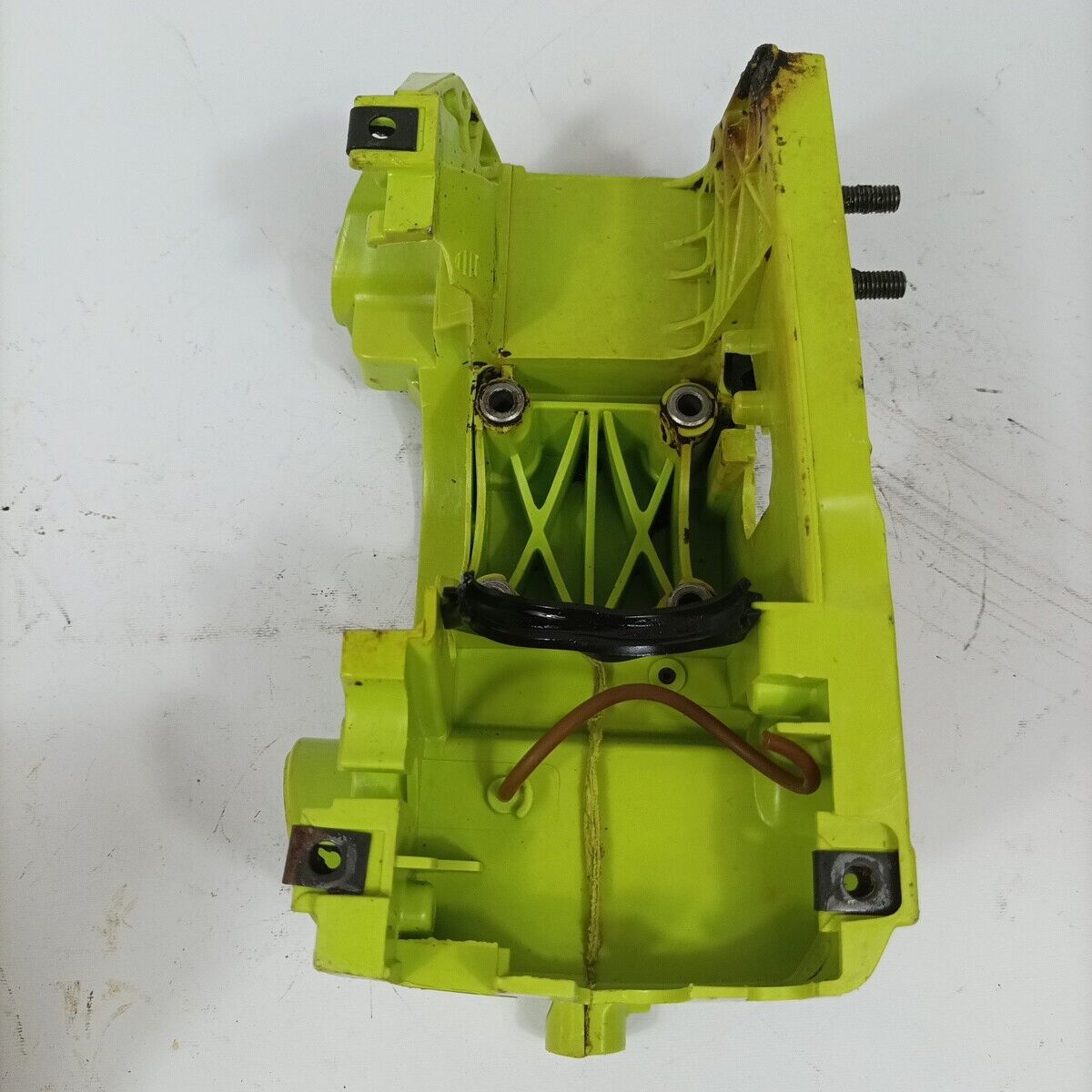 CARCASSA TELAIO SERBATOIO CARBURANTE PER MOTOSEGA POULAN 2250 ricambi usati
