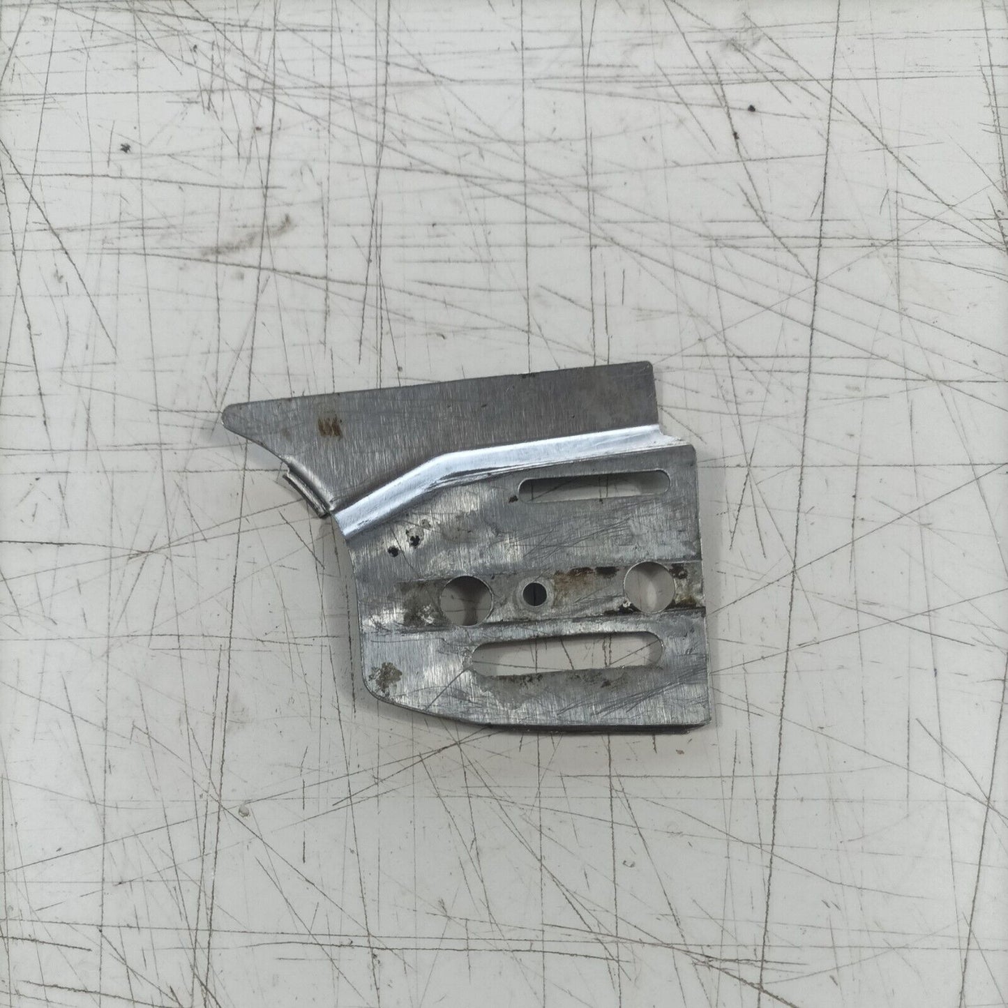 LAMIERINO GUIDA BARRA PER MOTOSEGA ALPINA P-400
