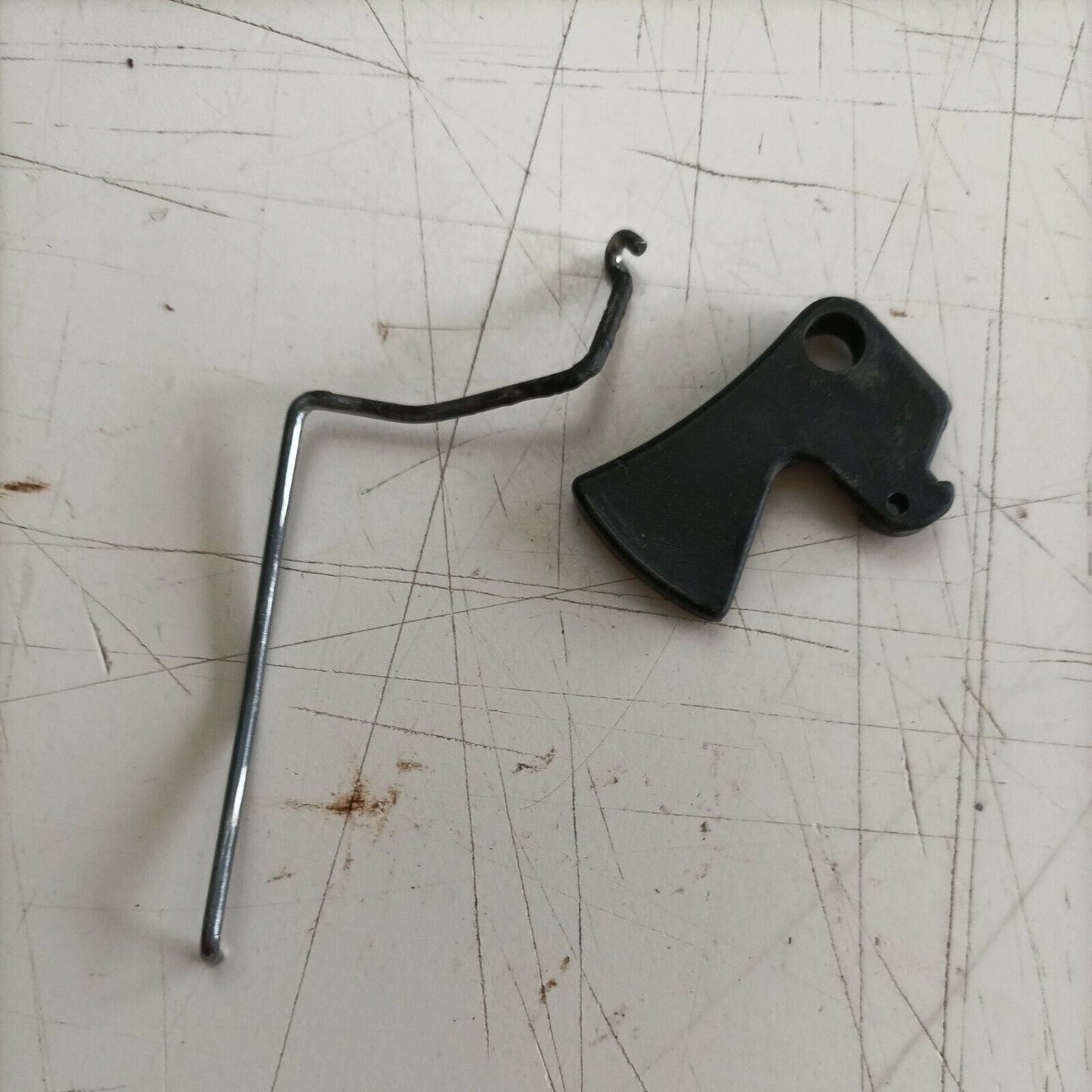 IMPUGNATURA MANICO COMANDO INFERIORE PER MOTOSEGA CASTOR ALPINA 55