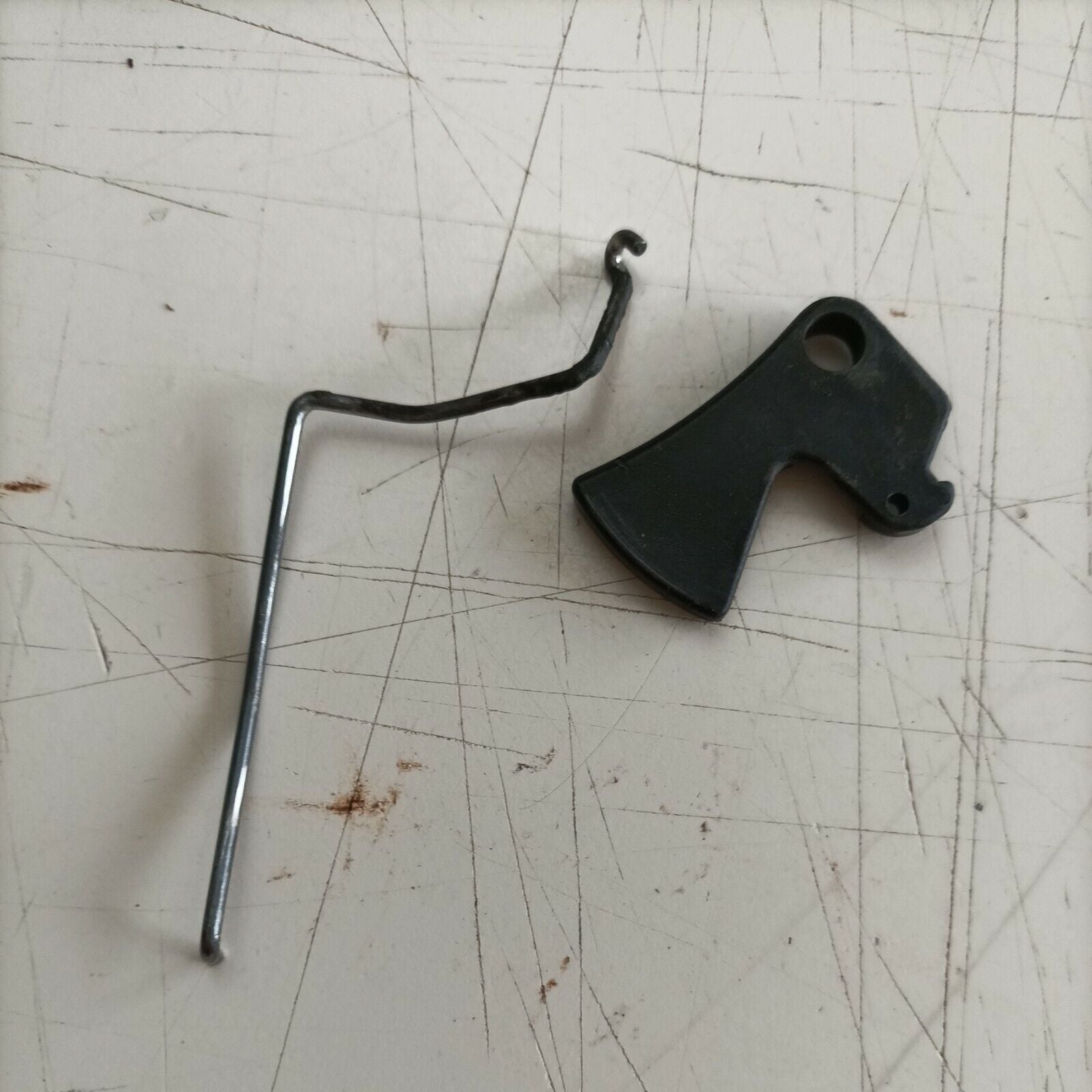 IMPUGNATURA MANICO COMANDO INFERIORE PER MOTOSEGA CASTOR ALPINA 55