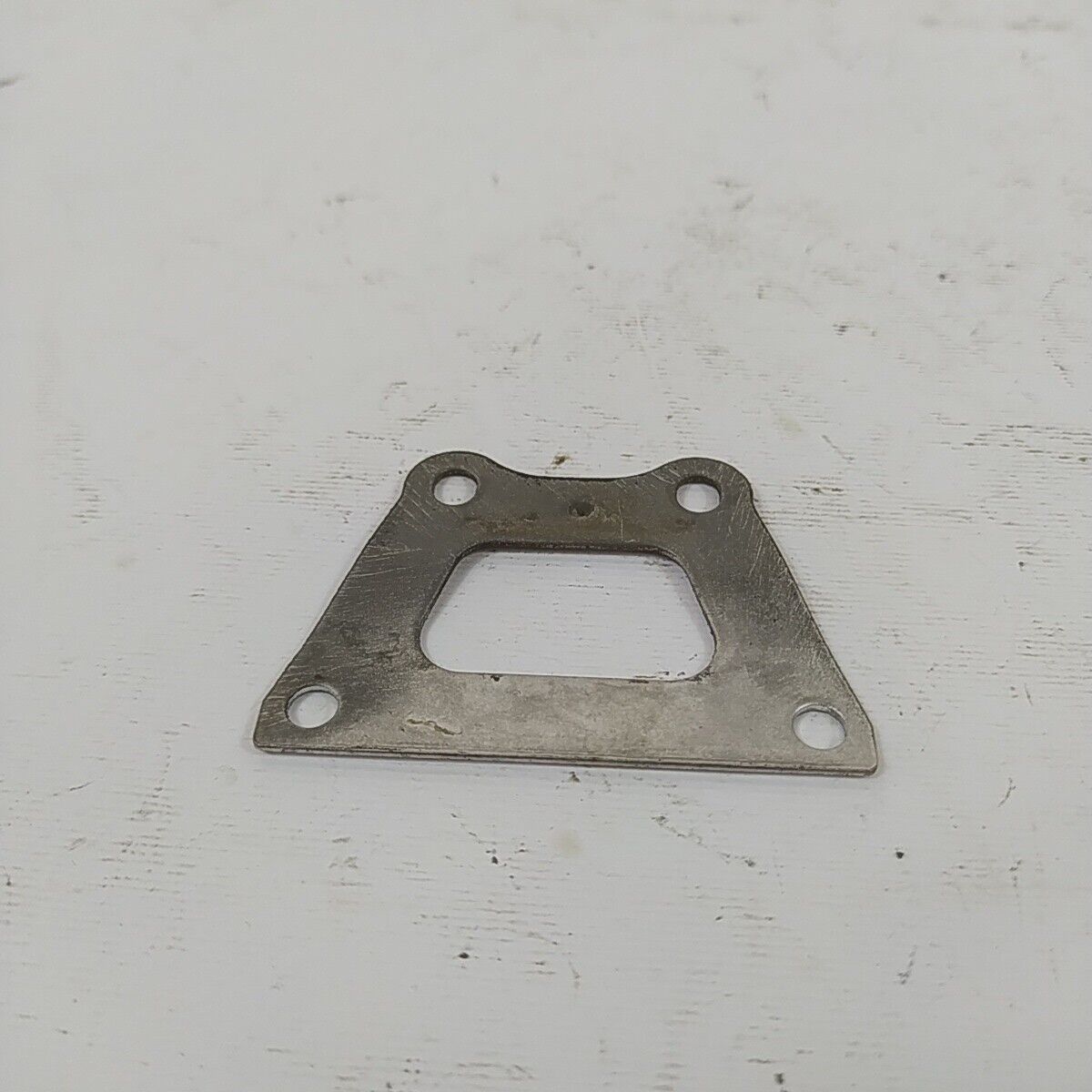 ricambio STAFFA MOTORE SERBATOIO usato per decespugliatore KAWASAKI TD 33