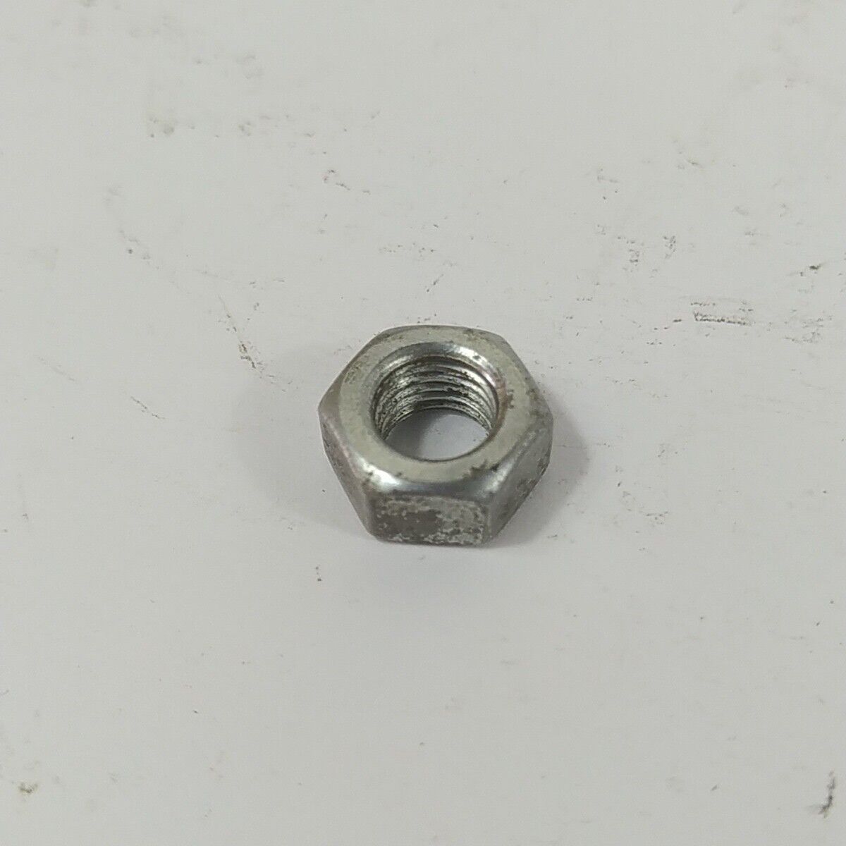 DADO VOLANO DI AVVIAMENTO MOTORE per motosega OLEO MAC GS 440 ricambi usati