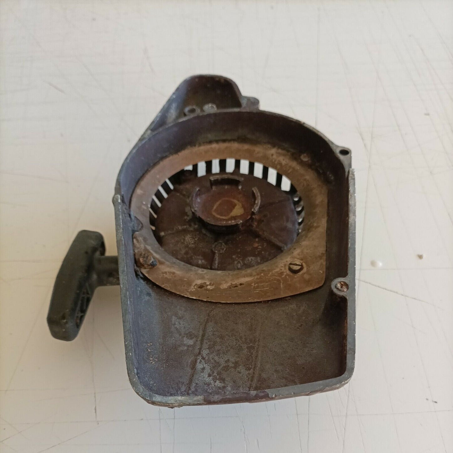 COPERCHIO AVVIAMENTO TRASCINATORE COMPLETO PER MOTOSEGA CASTOR CP ALPINA 55 65