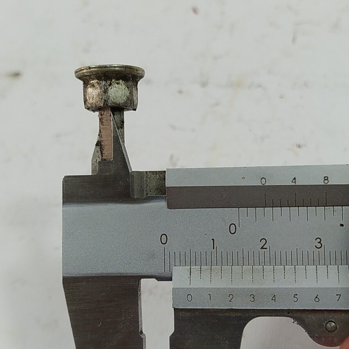 DADI dado bullone ALBERO MOTORE originale per MOTOSEGA OLEOMAC 240 ricambi usati