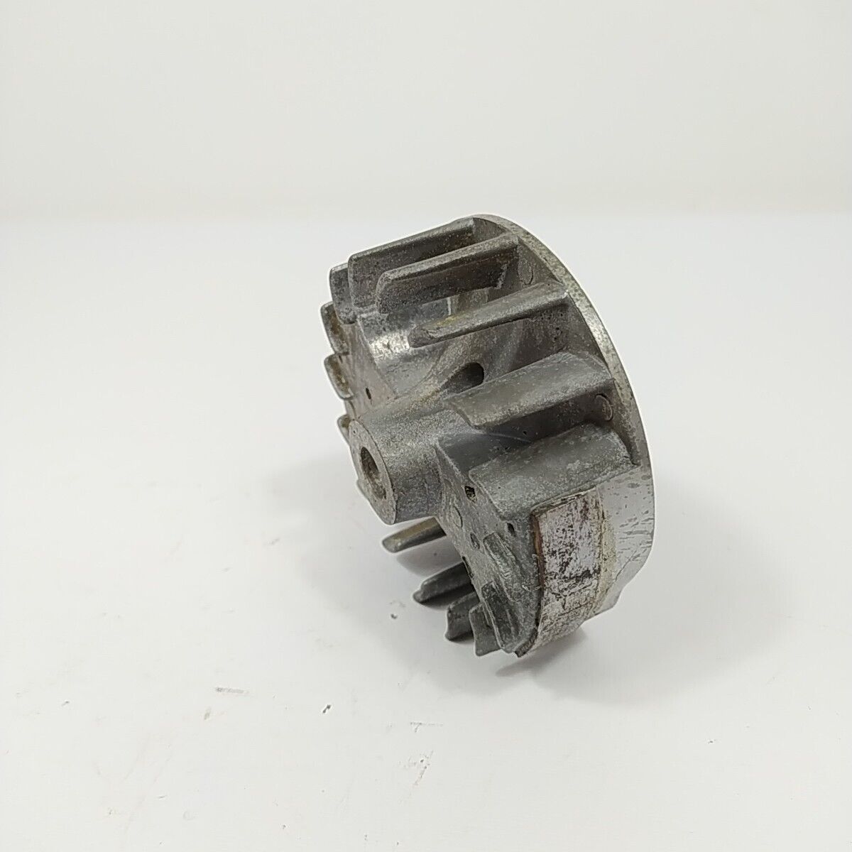 VOLANO MAGNETICO DI AVVIAMENTO per decespugliatore ALPINA BJ 325 ricambi usati