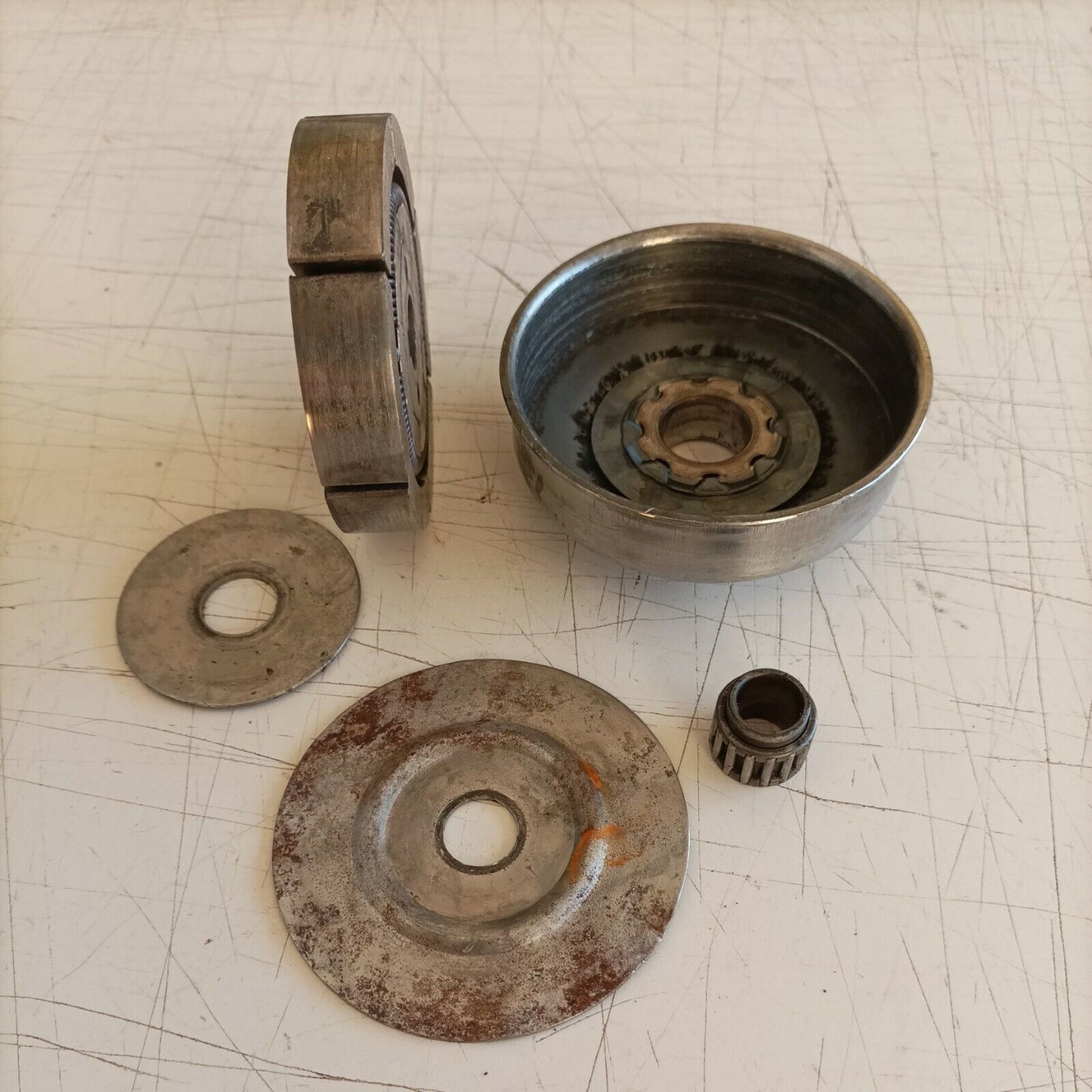 FRIZIONE E CAMPANA ORIGINALE COMPLETA PER MOTOSEGA ALPINA 70 O CASTOR 70