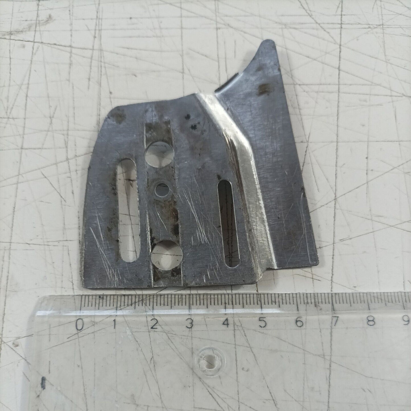 LAMIERINO GUIDA BARRA PER MOTOSEGA ALPINA P-400
