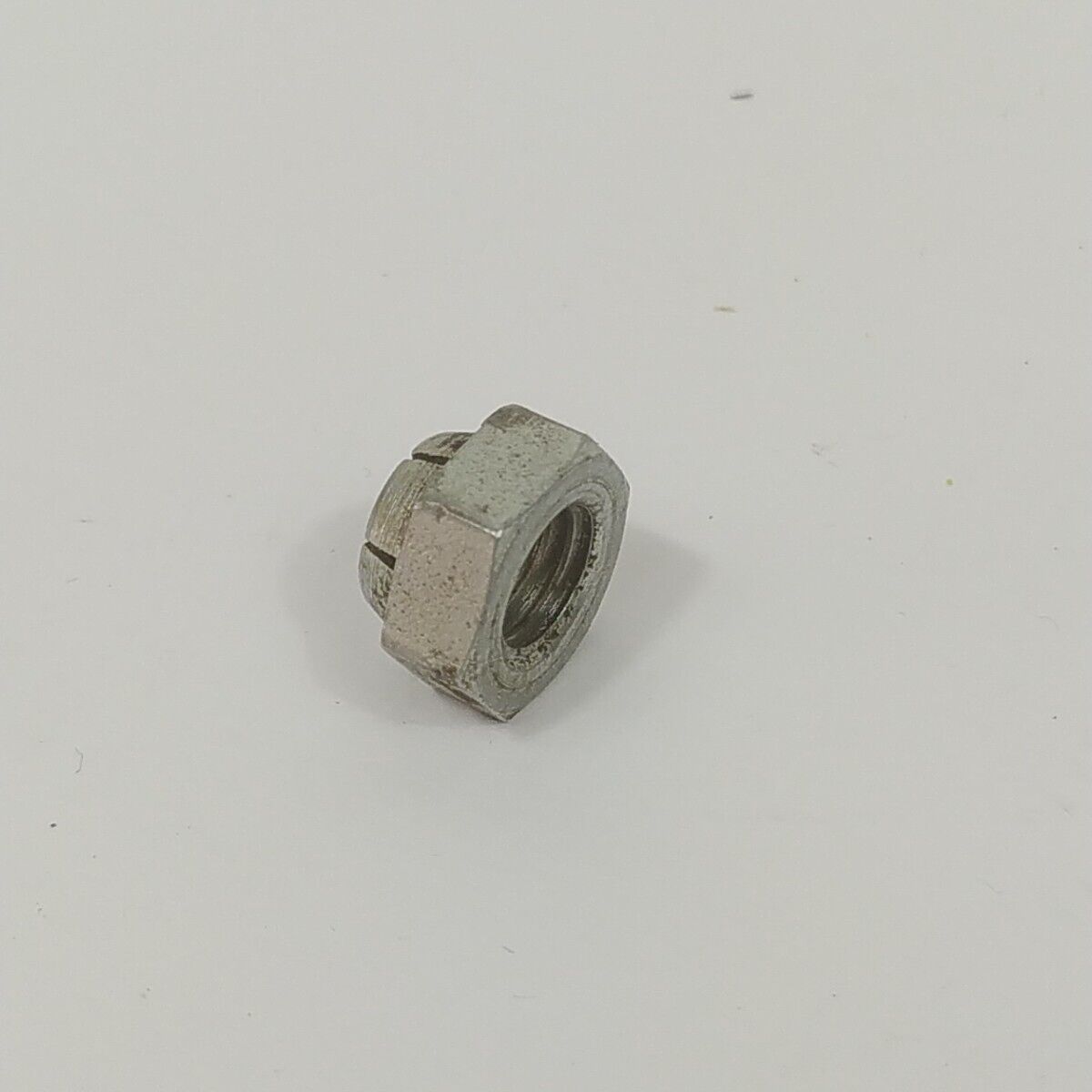 ricambi DADO VOLANO MAGNETICO per motosega ALPINA SILVER 40 castor 330 338 usati