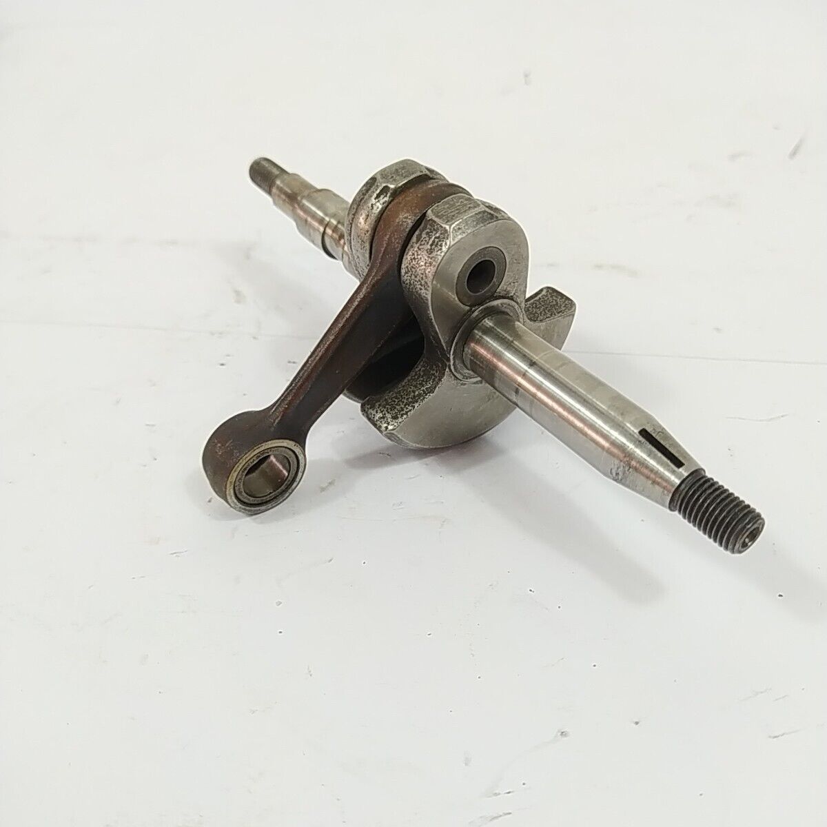 ricambi per MOTOSEGA OLEOMAC 240 ALBERO MOTORE ORIGINALE usati