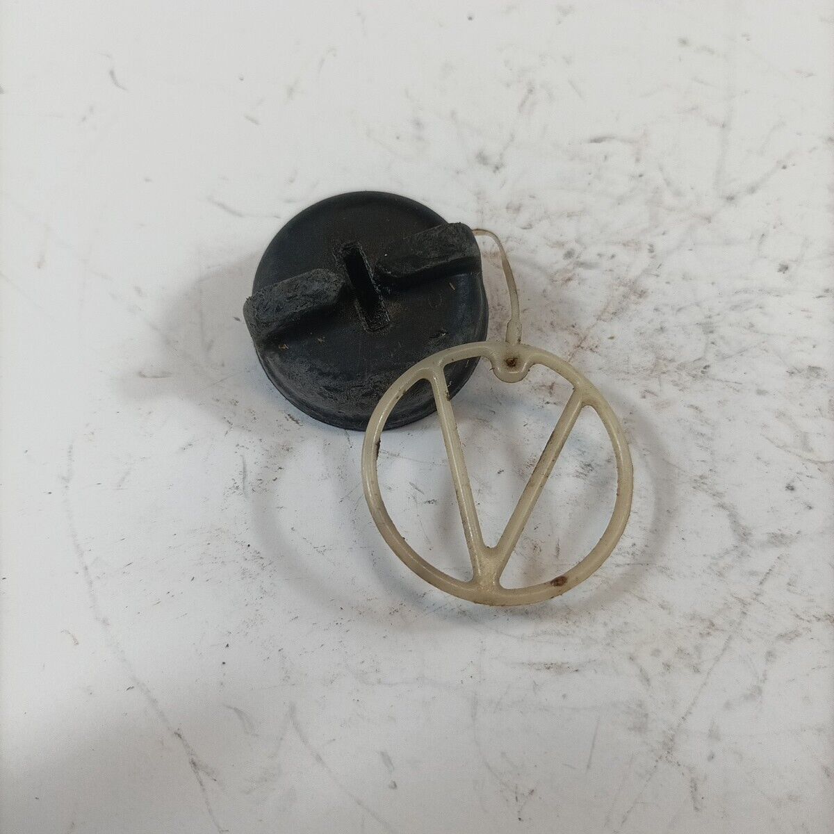 tappo serbatoio CARBURANTE PER MOTOSEGA SANDRIGARDEN MTD CS 36 ricambi usati