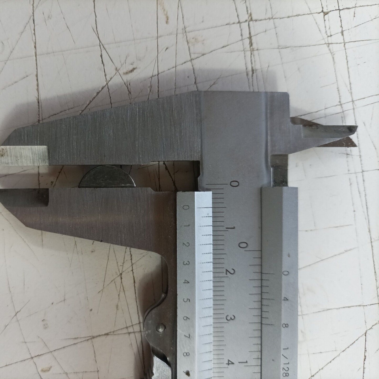 MOTOSEGA OLEOMAC OM 251 CHIAVETTA mezzaluna FRIZIONE ALBERO MOTORE ricambi usati