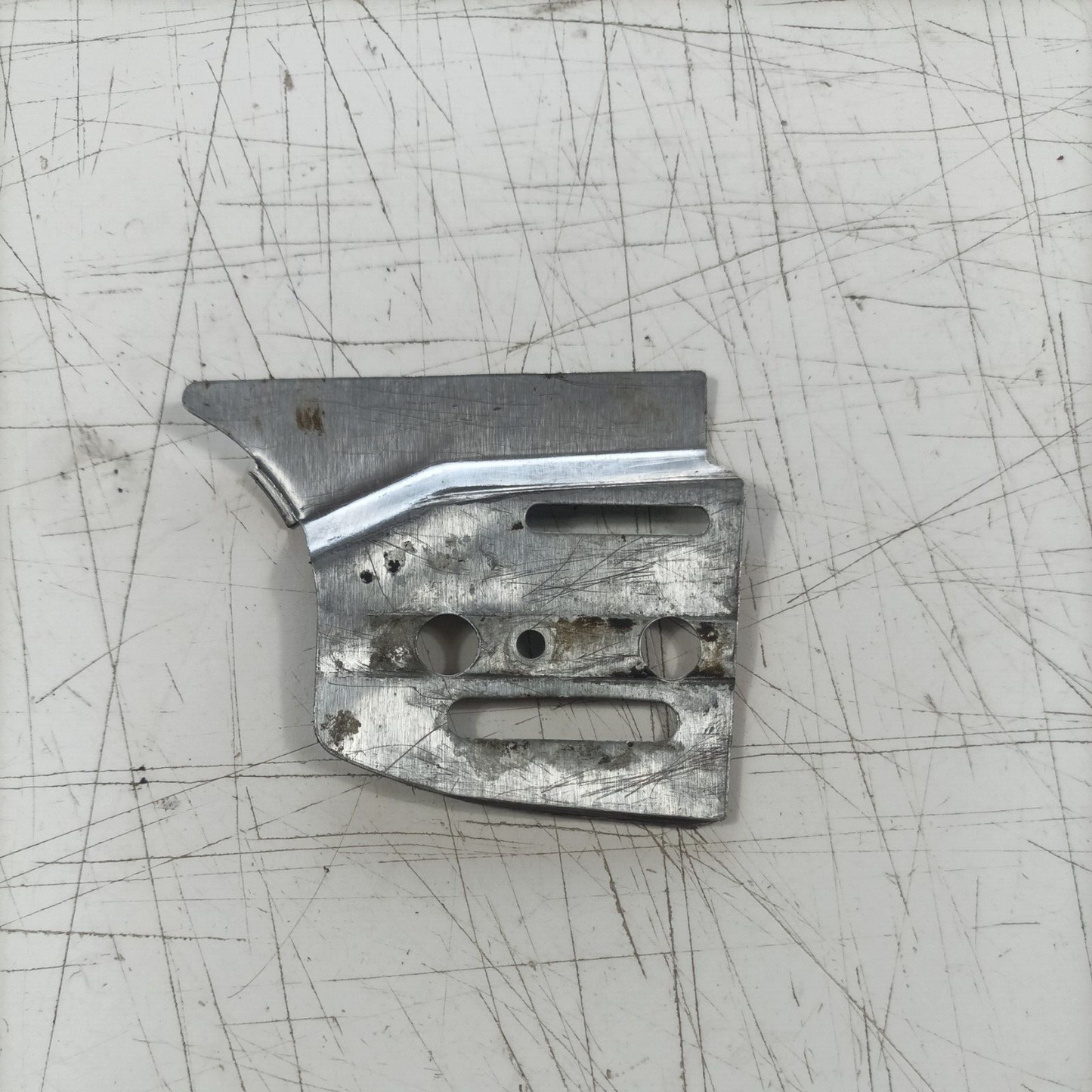 LAMIERINO GUIDA BARRA PER MOTOSEGA ALPINA P-400