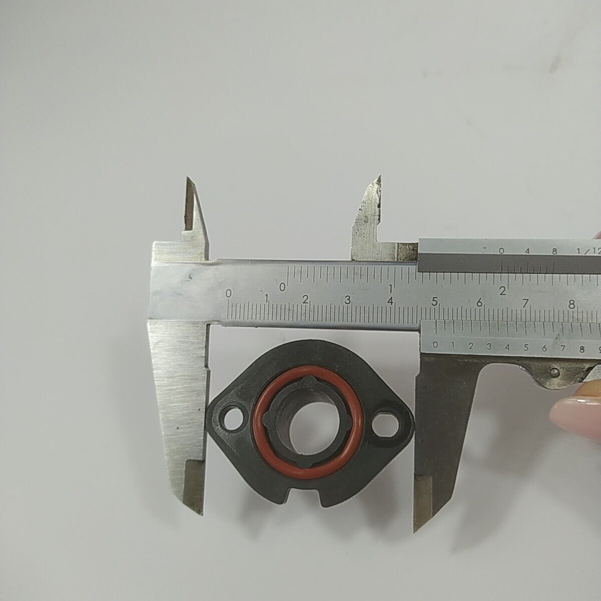 Ricambio FLANGIA CARBURATORE per tosaerba Briggs & Stratton 675 EXi usato