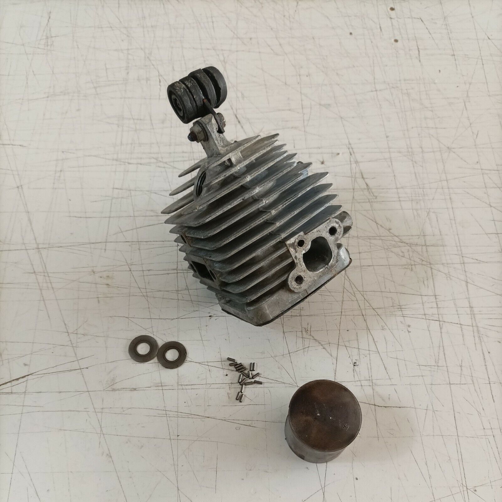 CILINDRO E PISTONE DIAM 36 ORIGINALE PER MOTOSEGA CASTOR 330 ANTIVIB