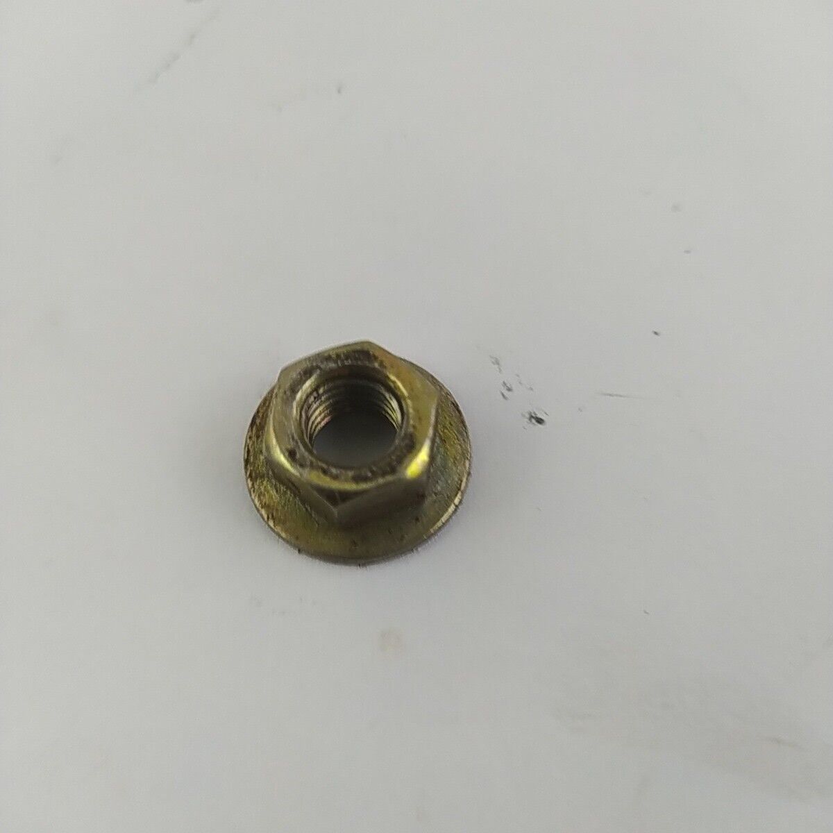 Ricambio DADO ALBERO MOTORE usato decespugliatore MITSUBISHI TL 52