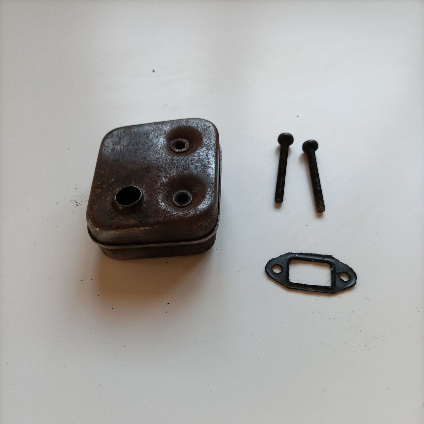 MARMITTA silenziatore TERMINALE MOTOSEGA OLEO MAC 935 DF EFCO 134 135 usato