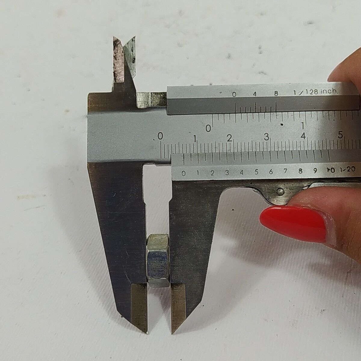 DADO bullone ALBERO MOTORE LATO VOLANO per MOTOSEGA OLEOMAC 240 ricambi usati