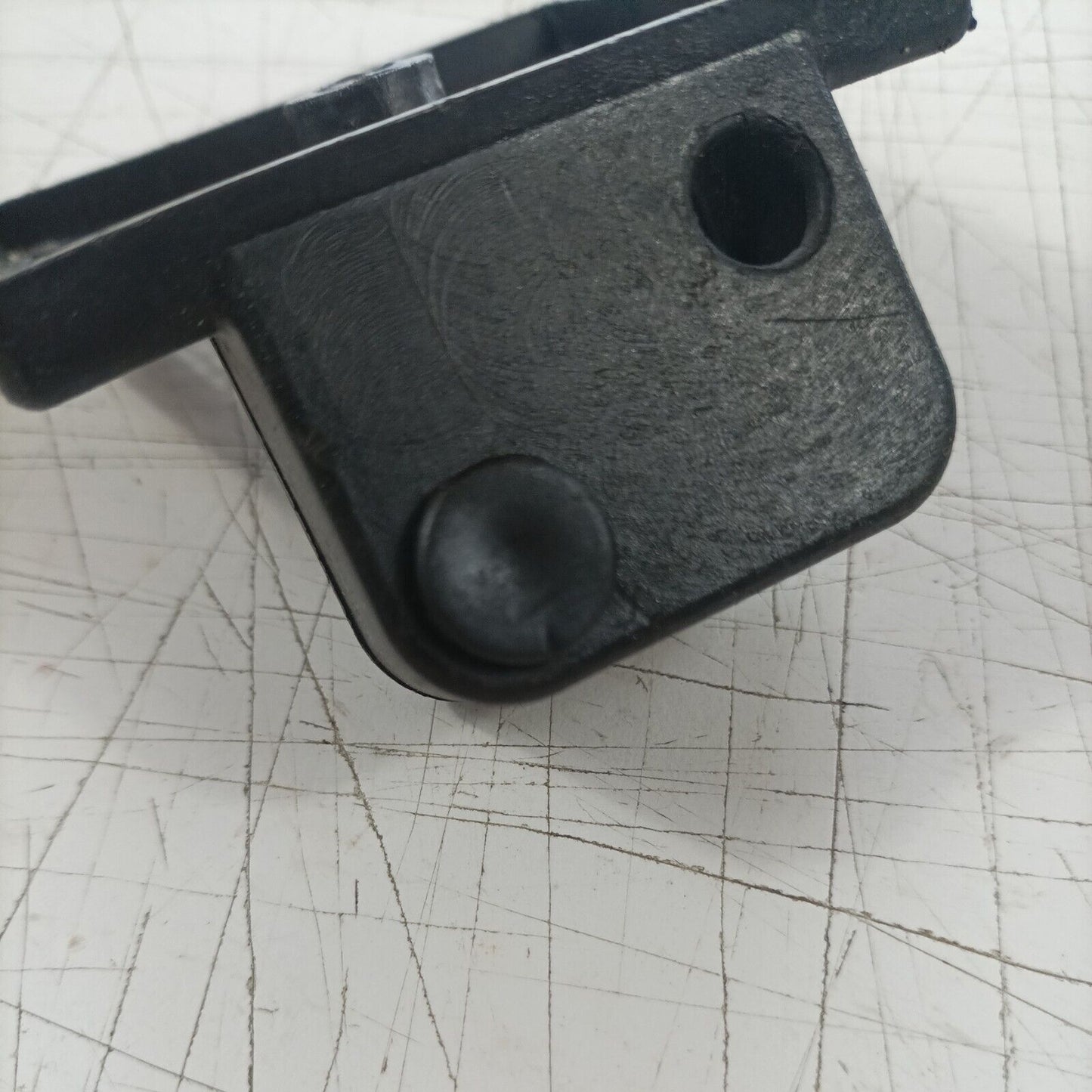 MOTOSEGA OLEOMAC OM 251 coperchio TAPPO VITE PER FILTRO DELL'ARIA ricambi usati
