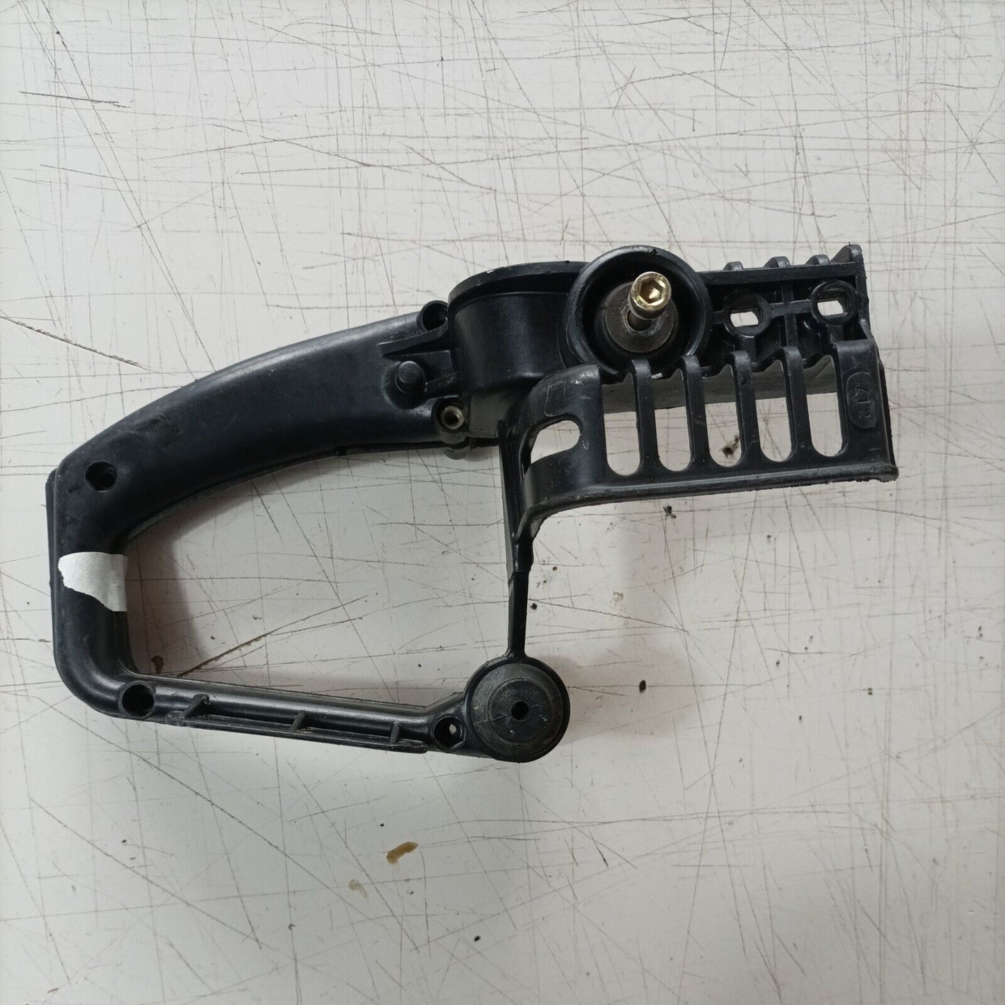 MANIGLIA IMPUGNATURA COMANDI INFERIORE PER MOTOSEGA CASTOR C70 ALPINA A70