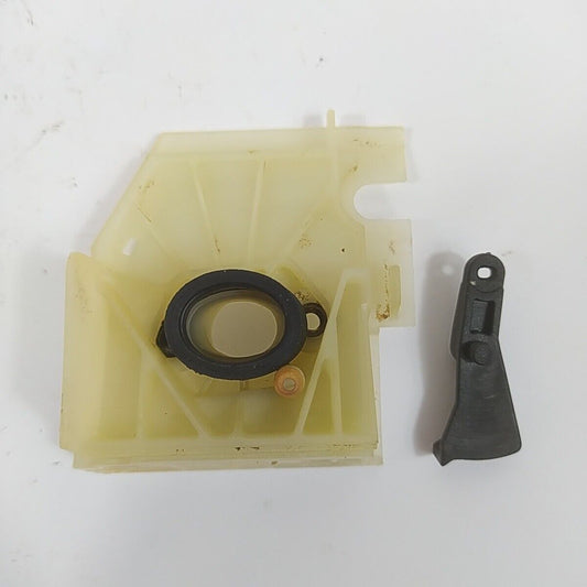 COLLETTORE aspirazione CARBURATORE PER MOTOSEGA HUSQVARNA 137 ricambi usati