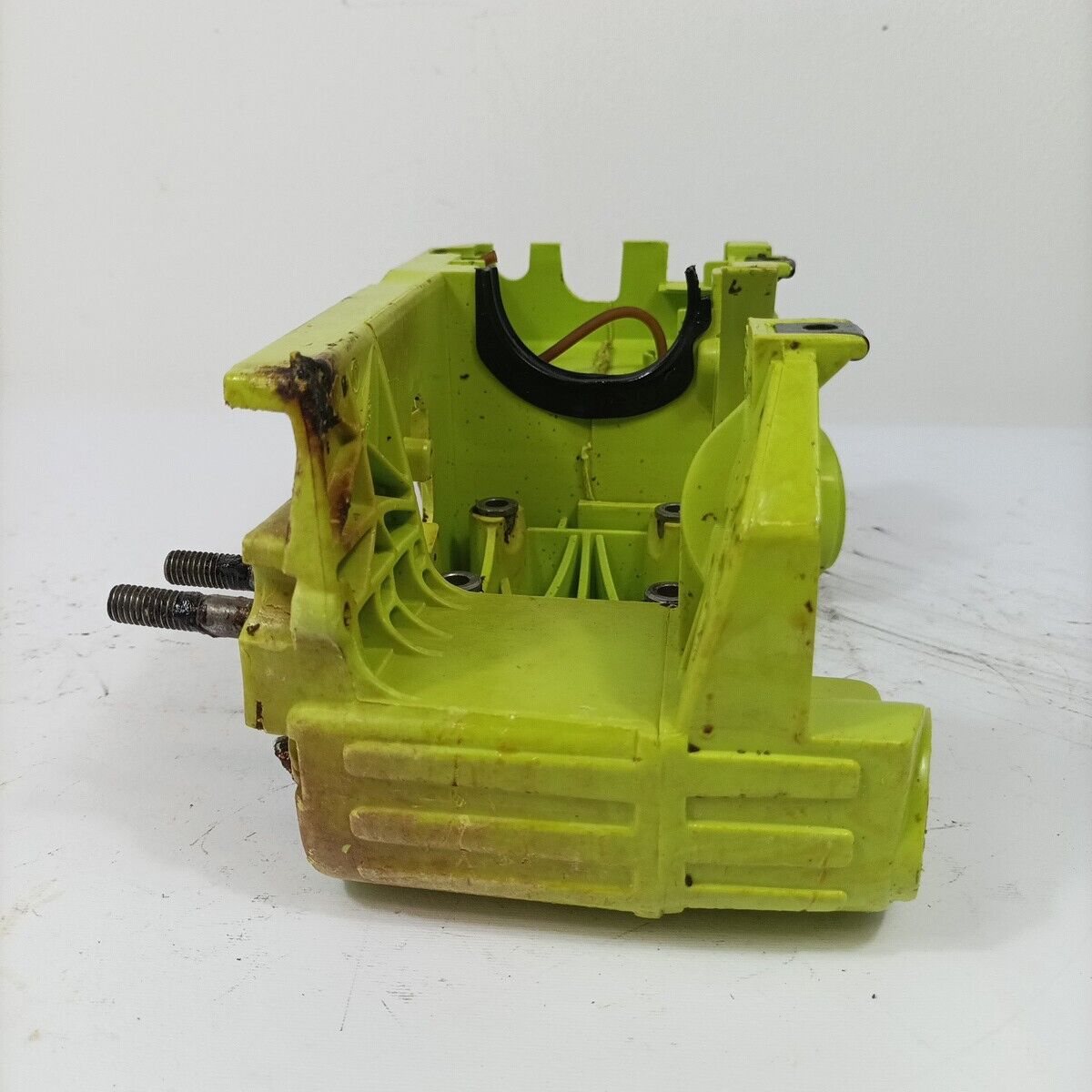 CARCASSA TELAIO SERBATOIO CARBURANTE PER MOTOSEGA POULAN 2250 ricambi usati
