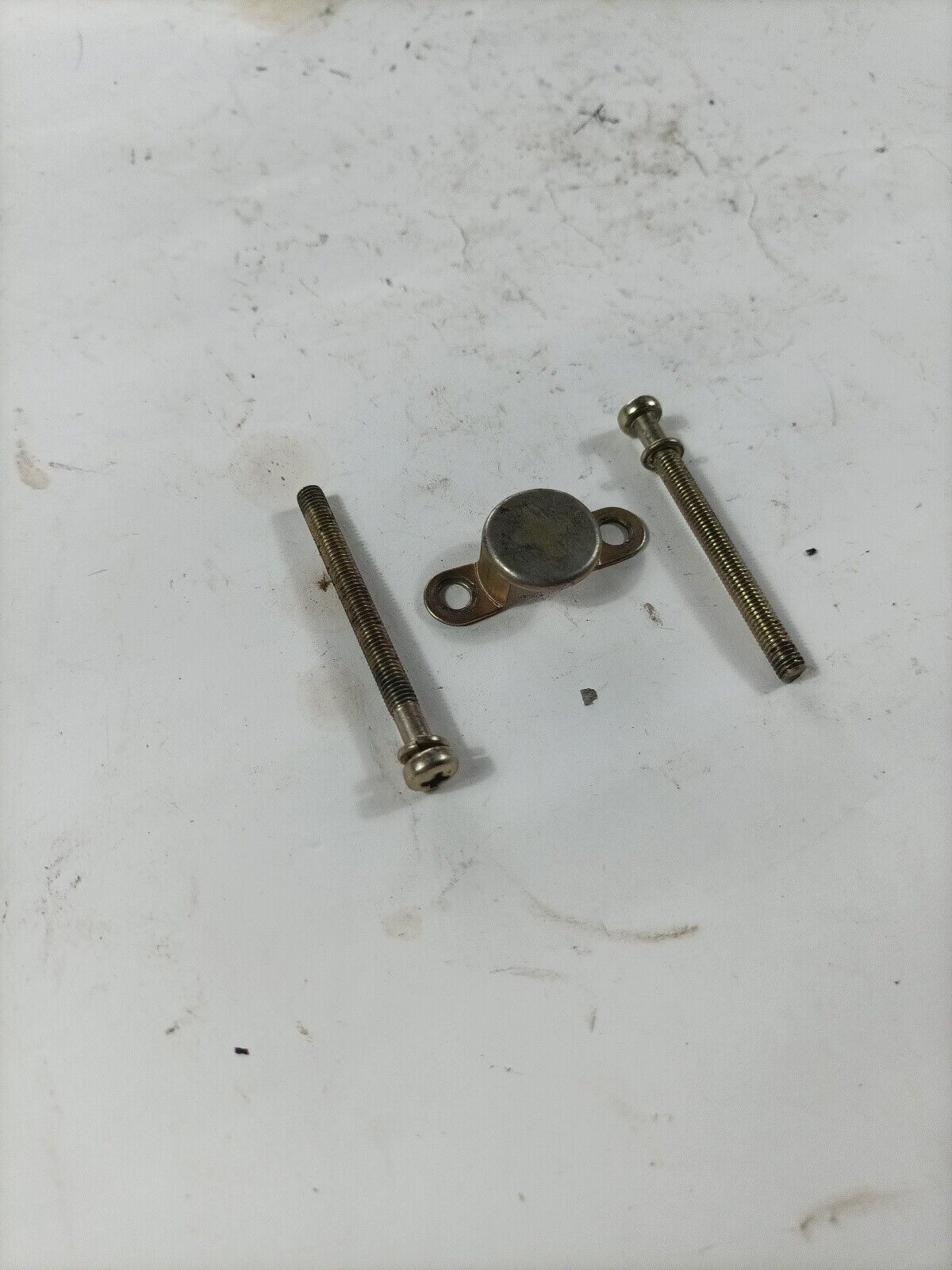 DECESPUGLIATORE TANAKA 501 ik VITI SUPPORTO CARBURATORE ricambi usati
