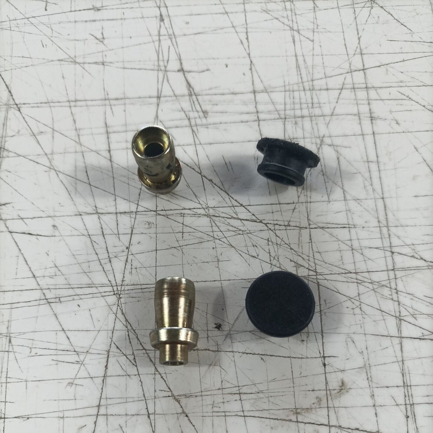2 AMMORTIZZATORI ANTIVIBRAZIONE SUPPORTI ANTIVIBRANTE PER MOTOSEGA ALPINA P-400