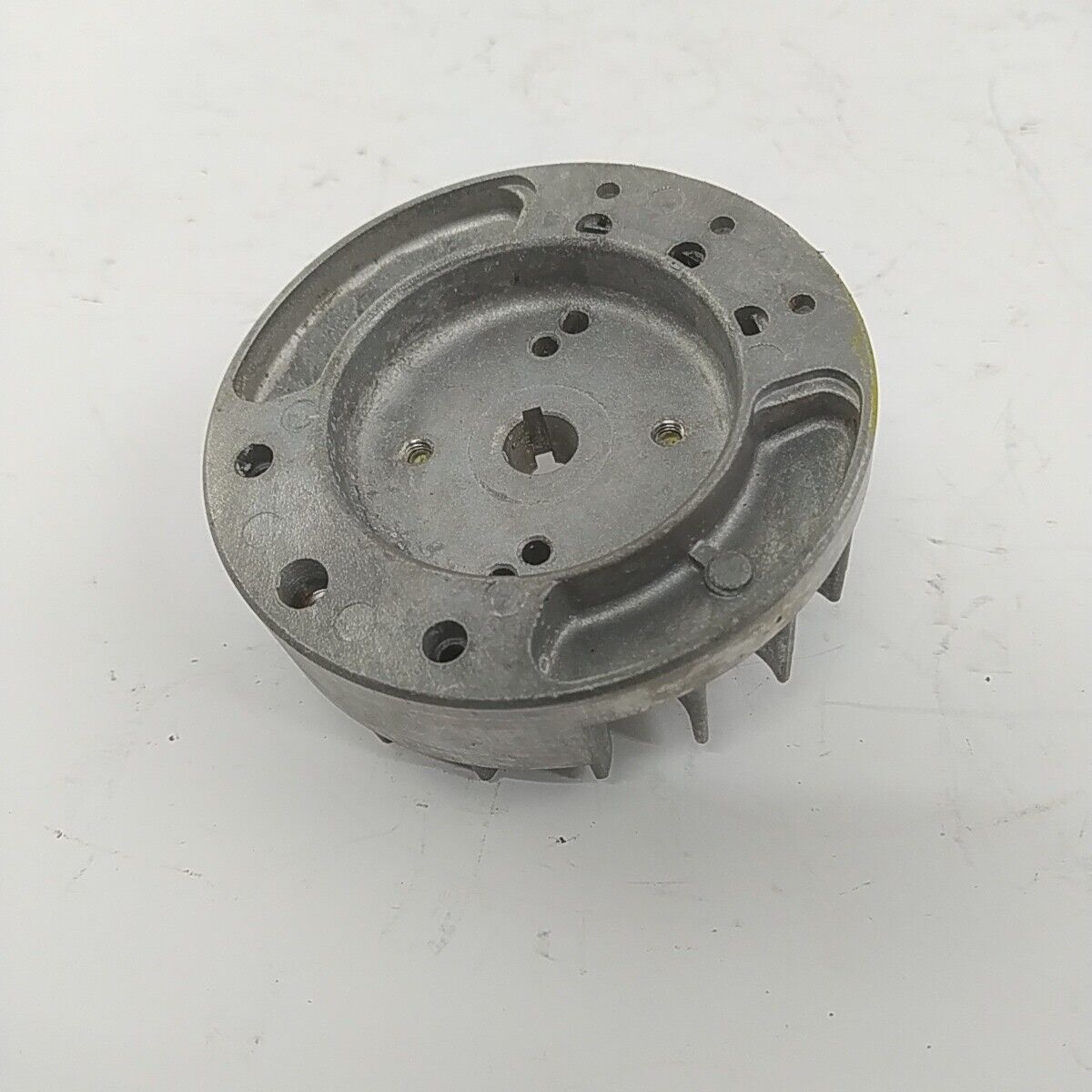 Ricambio usato VOLANO MAGNETICO DI AVVIAMENTO per MOTOSEGA Echo 330 EVL
