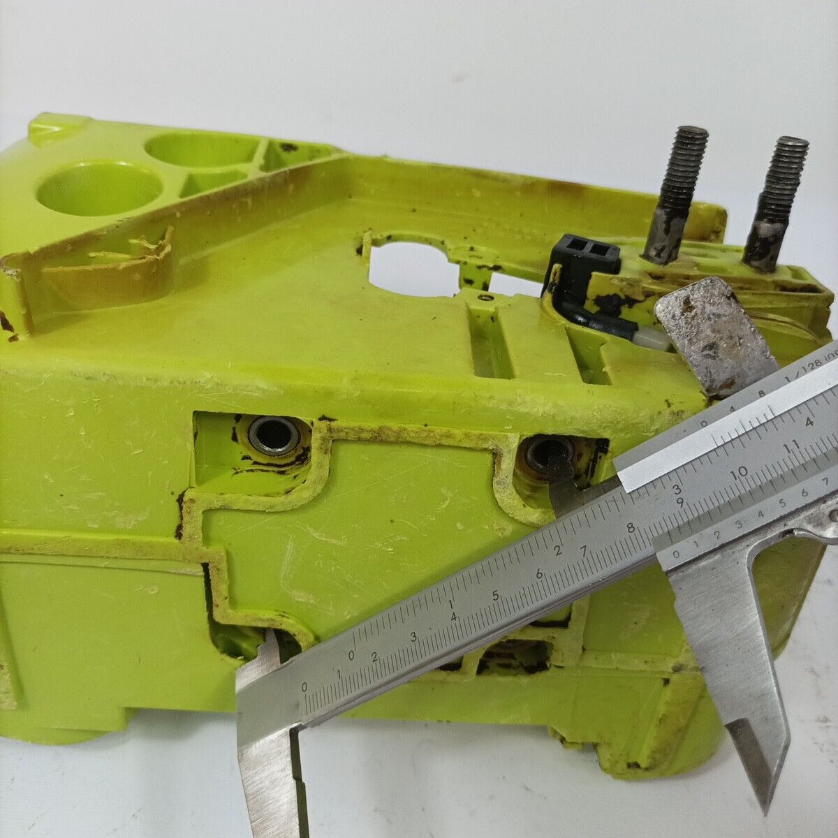 CARCASSA TELAIO SERBATOIO CARBURANTE PER MOTOSEGA POULAN 2250 ricambi usati