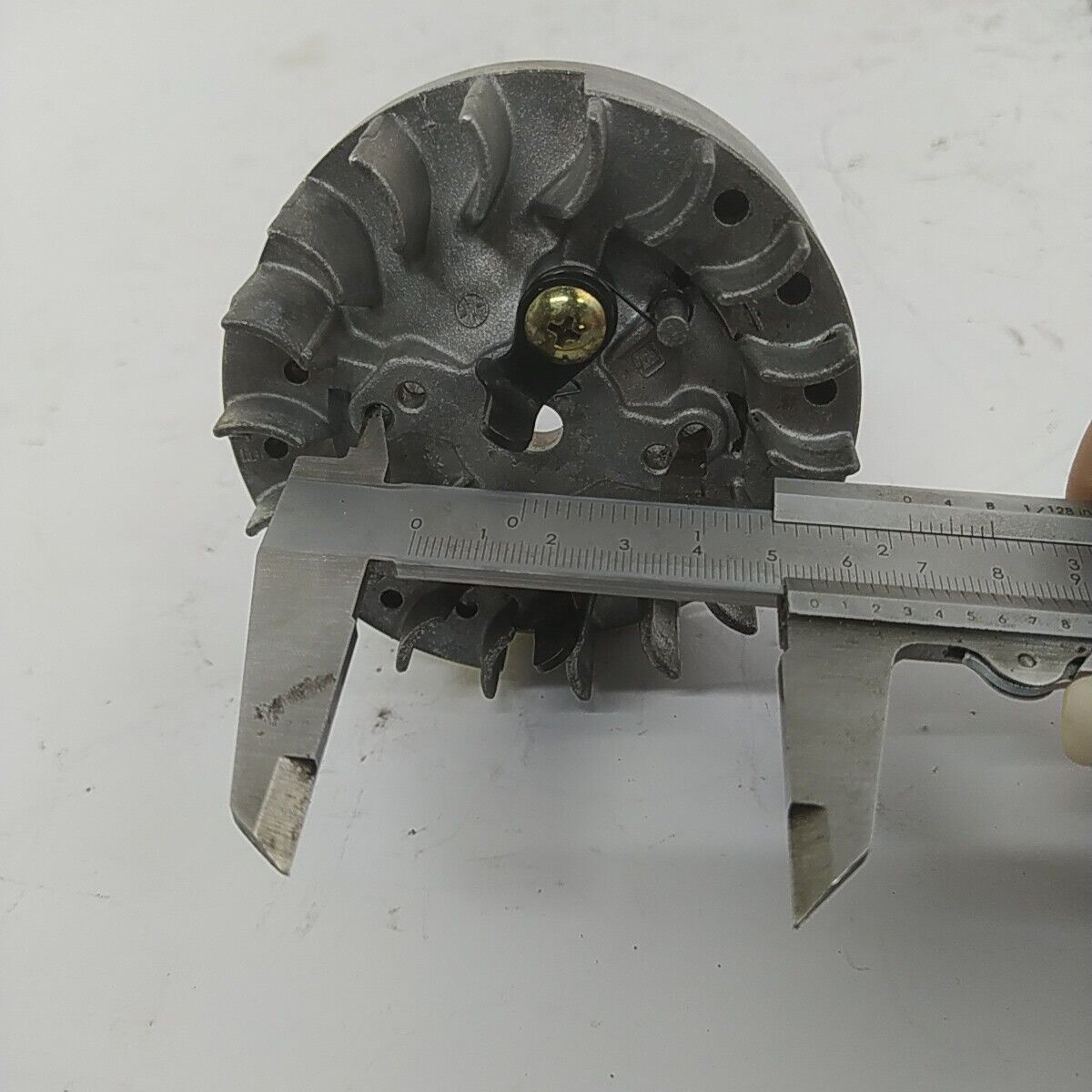 Ricambio usato VOLANO MAGNETICO DI AVVIAMENTO per MOTOSEGA Echo 330 EVL