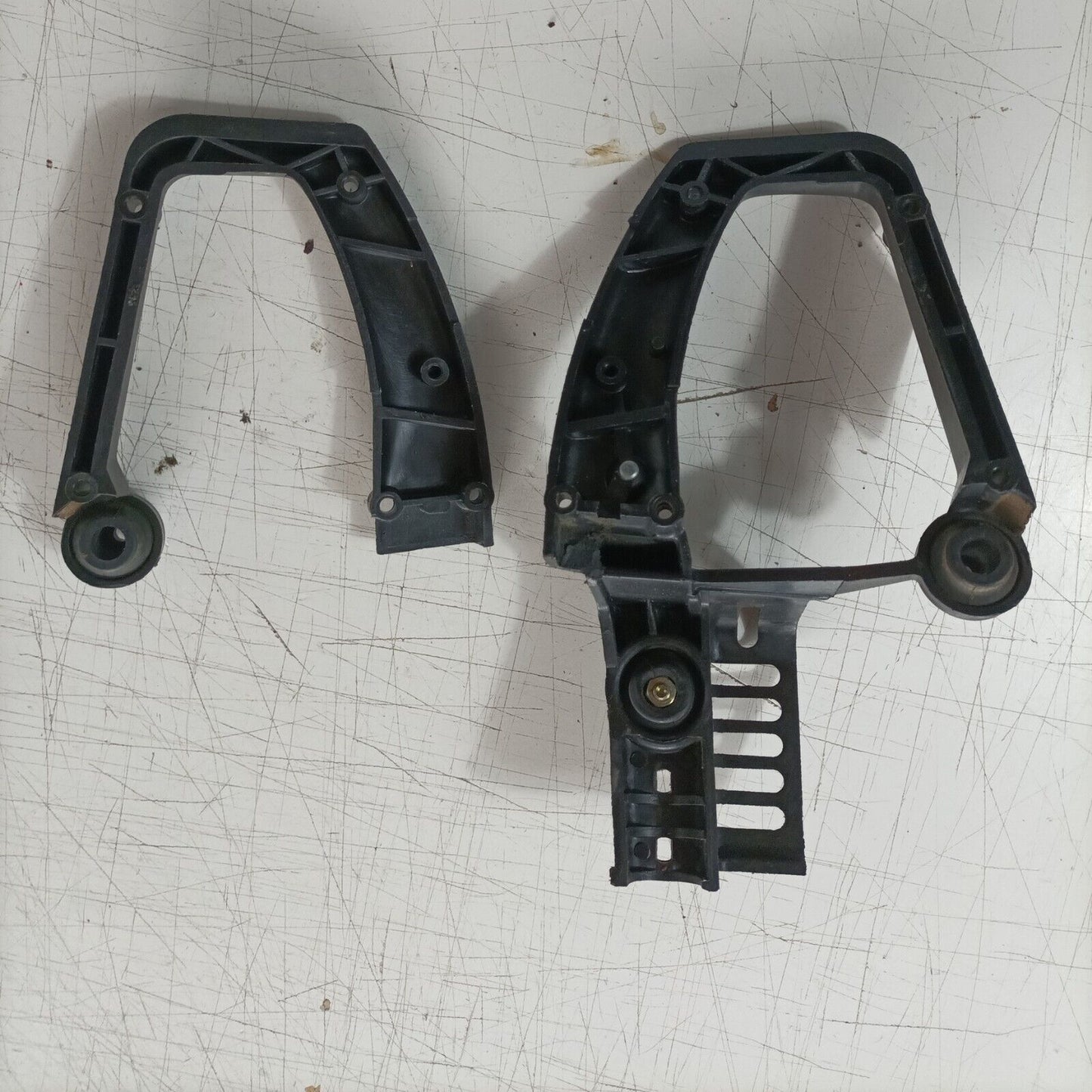 MANIGLIA IMPUGNATURA COMANDI INFERIORE PER MOTOSEGA CASTOR C70 ALPINA A70
