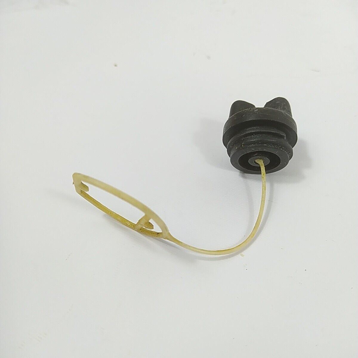 TAPPO SERBATOIO OLIO PER MOTOSEGA EMAK OLEOMAC 935 DF EFCO 134 135 ricambi usati