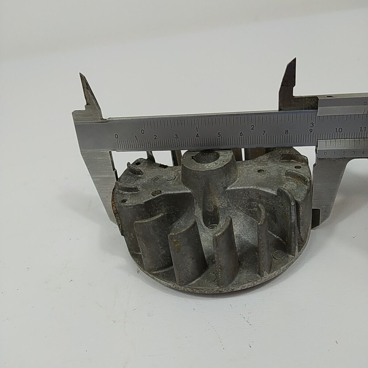 VOLANO MAGNETICO DI AVVIAMENTO per decespugliatore ALPINA BJ 325 ricambi usati