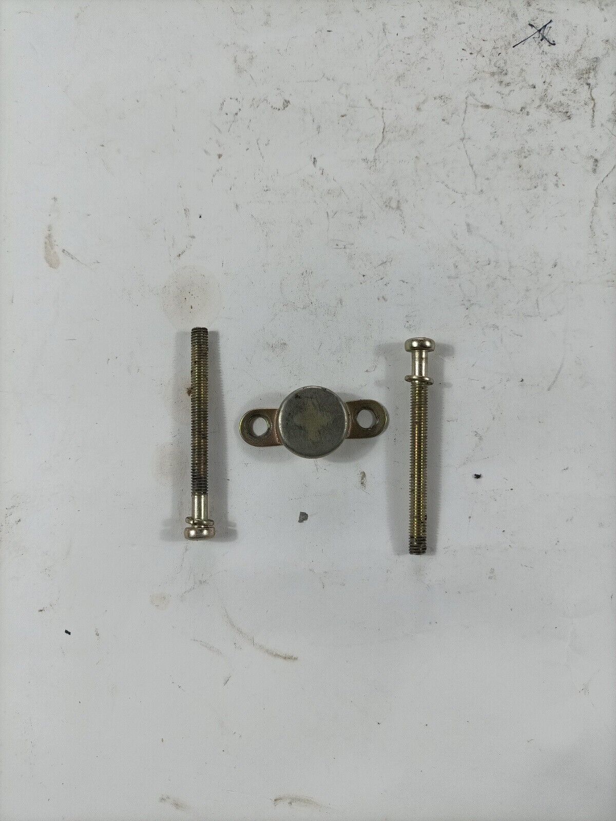 DECESPUGLIATORE TANAKA 501 ik VITI SUPPORTO CARBURATORE ricambi usati