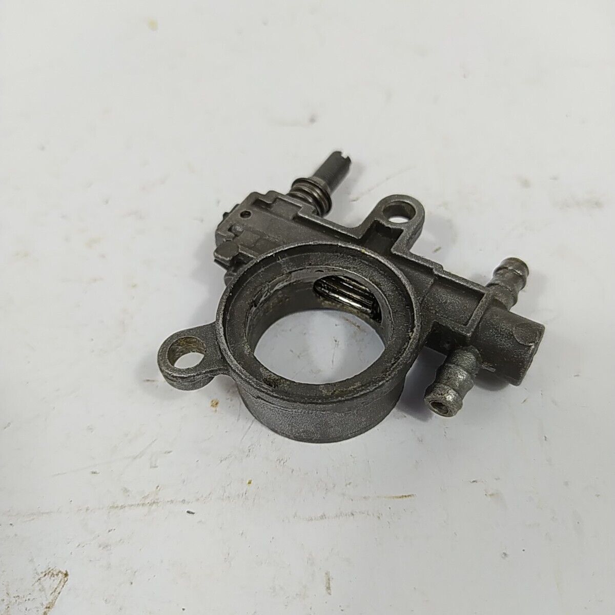 POMPA OLIO completa PER MOTOSEGA JET SKY KT2500 O CINESE 25 cc ricambi usati