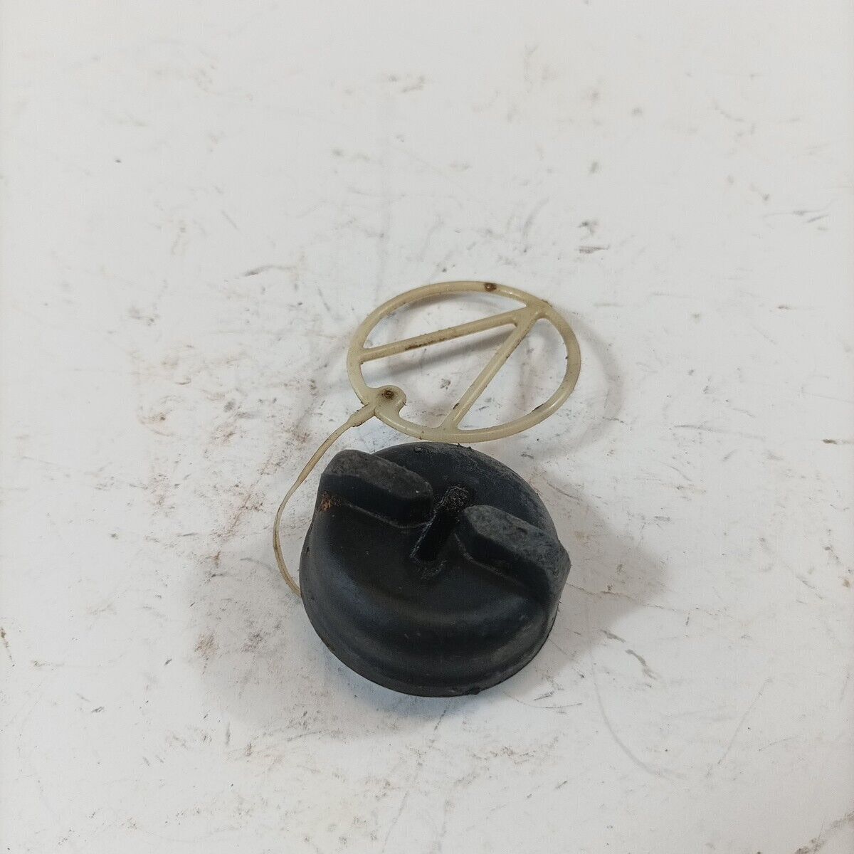 tappo serbatoio CARBURANTE PER MOTOSEGA SANDRIGARDEN MTD CS 36 ricambi usati