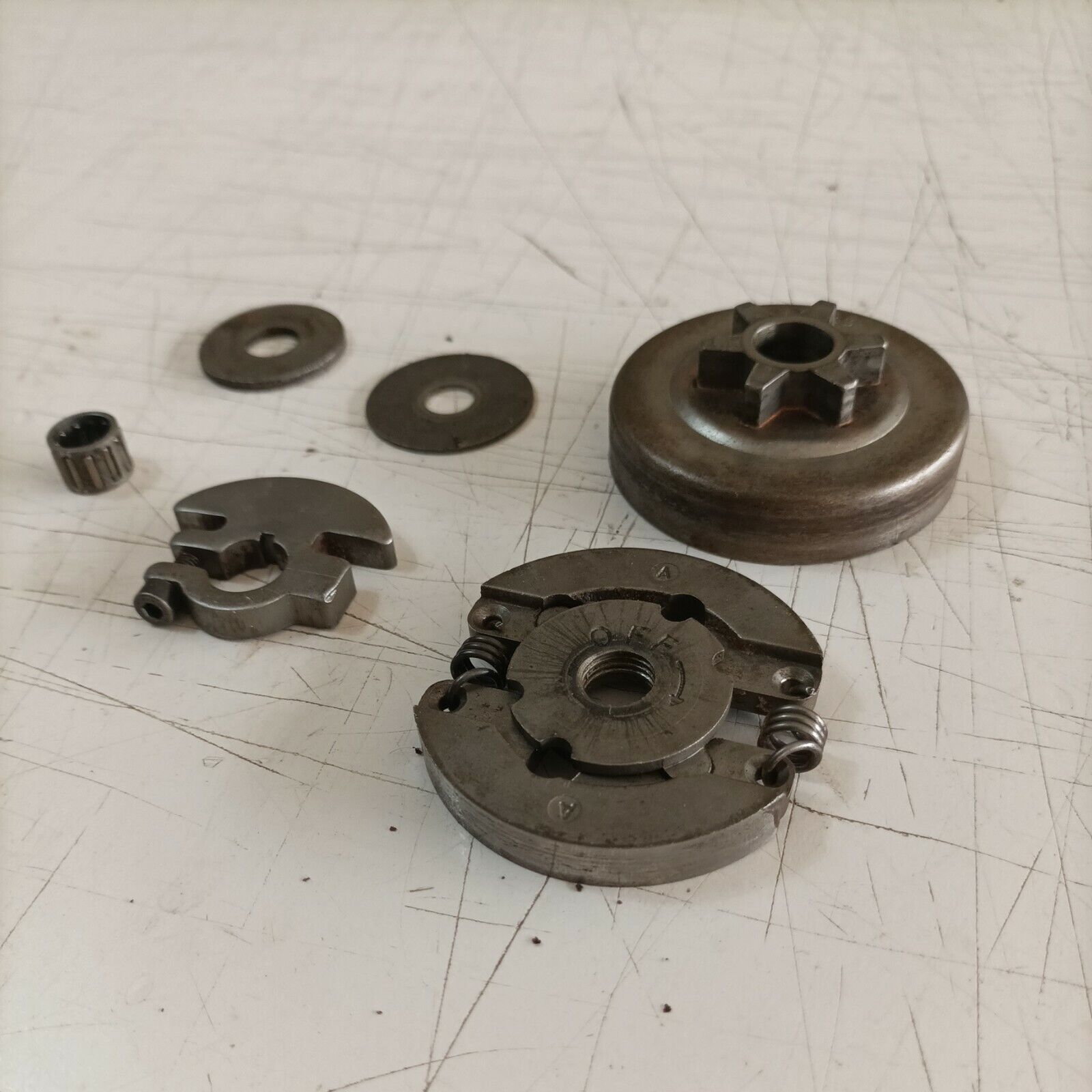 FRIZIONE E CAMPANA 93025 ORIGINALE PER MOTOSEGA CASTOR 330 ANTIVIB