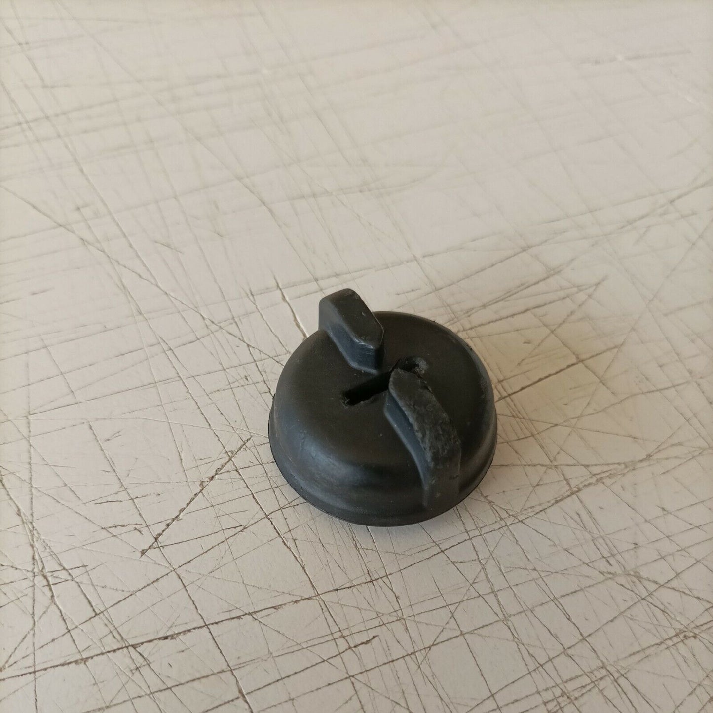 tappo SERBATOIO CARBURANTE o OLIO PER MOTOSEGA SANDRIGARDEN MTD CS 36 usato