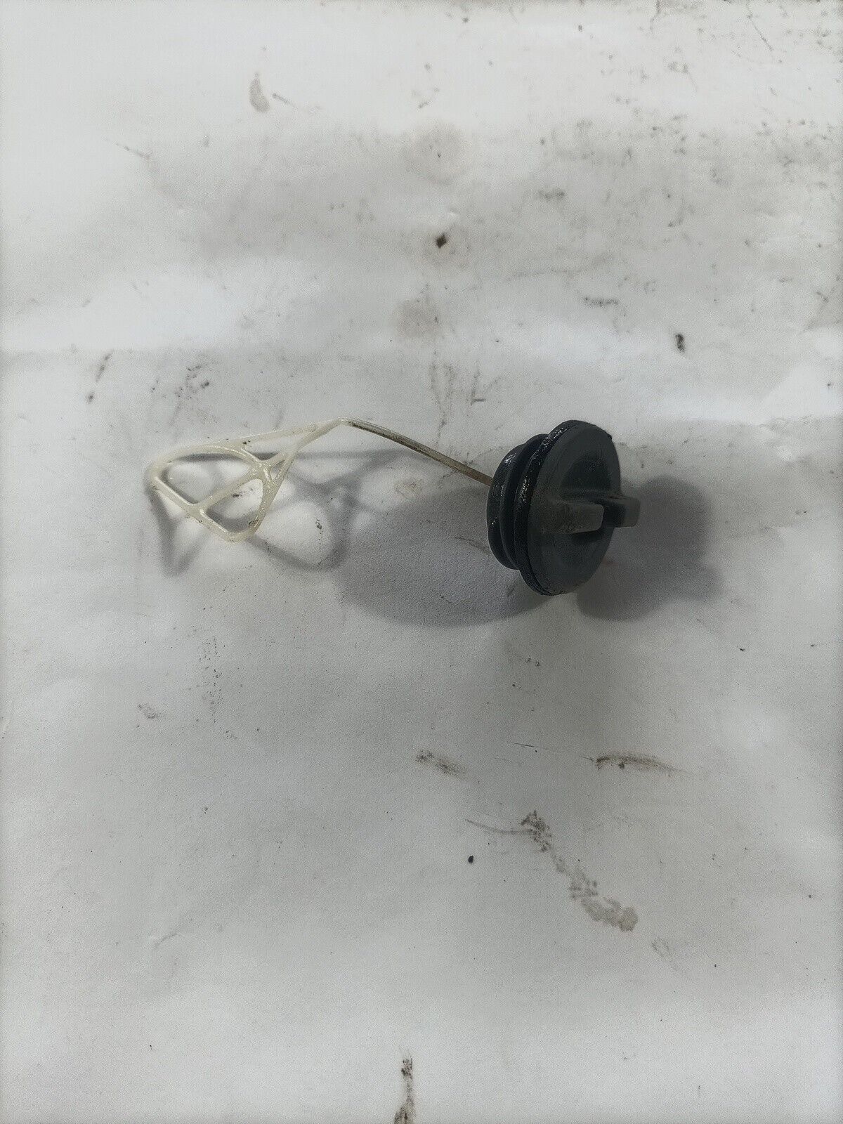 TAPPO SERBATOIO OLIO per motosega 25cc EFCO OLEO MAC ZENOAH EMAK ricambi usati