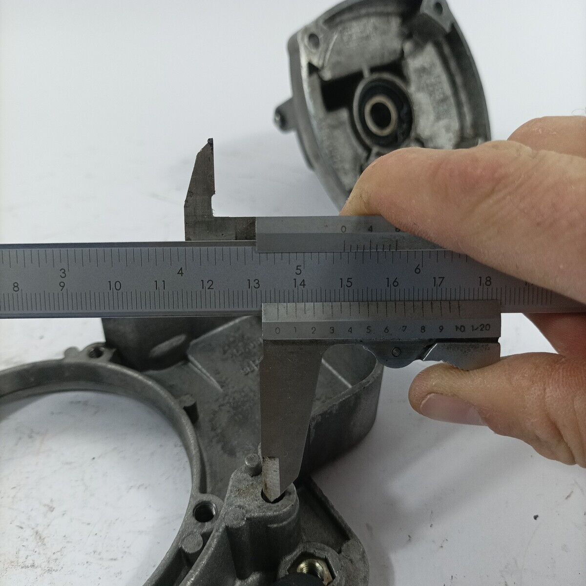 Ricambi DECESPUGLIATORE ALPINA STAR 41 SUPPORTO CUFFIA CAMPANA FRIZIONE usato