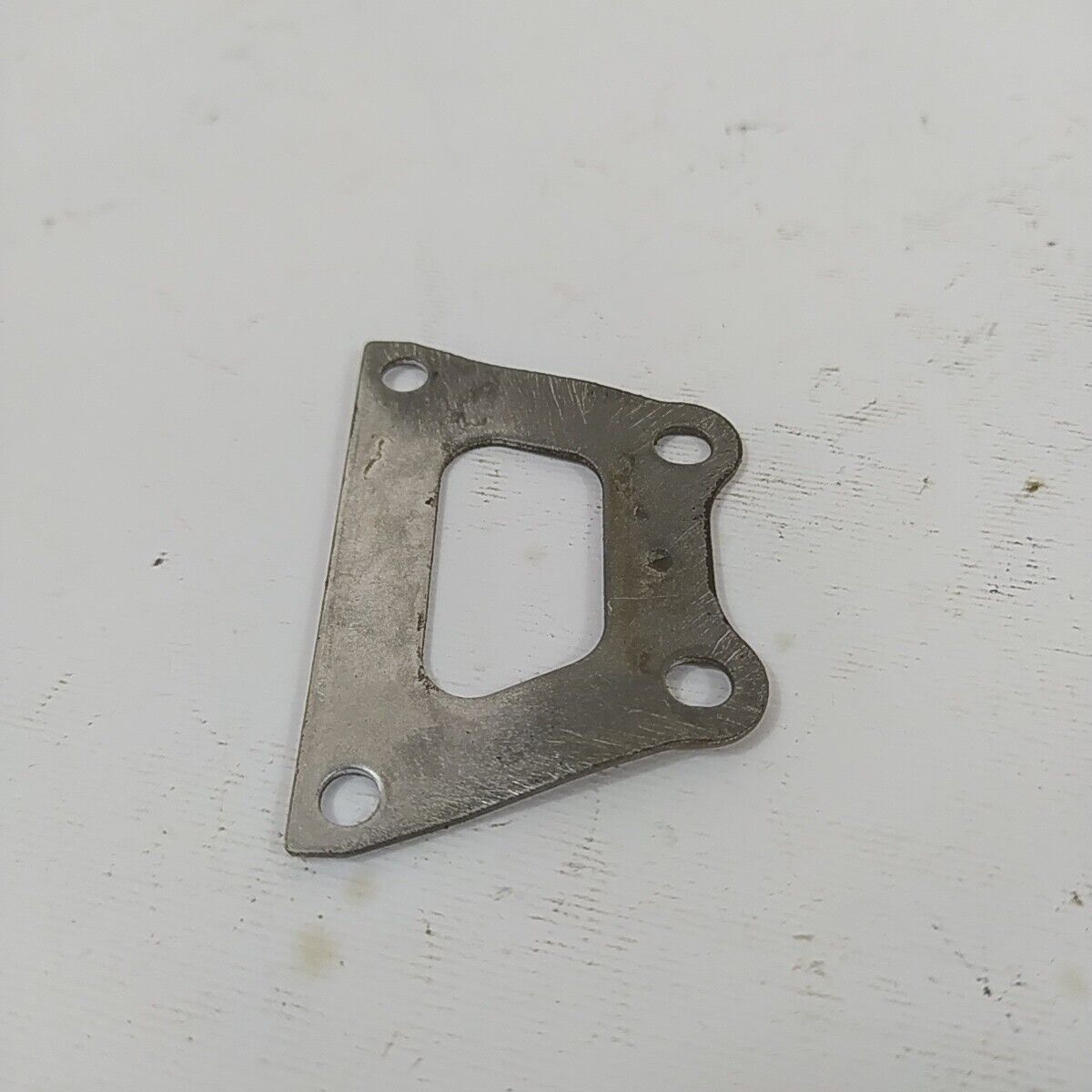 ricambio STAFFA MOTORE SERBATOIO usato per decespugliatore KAWASAKI TD 33