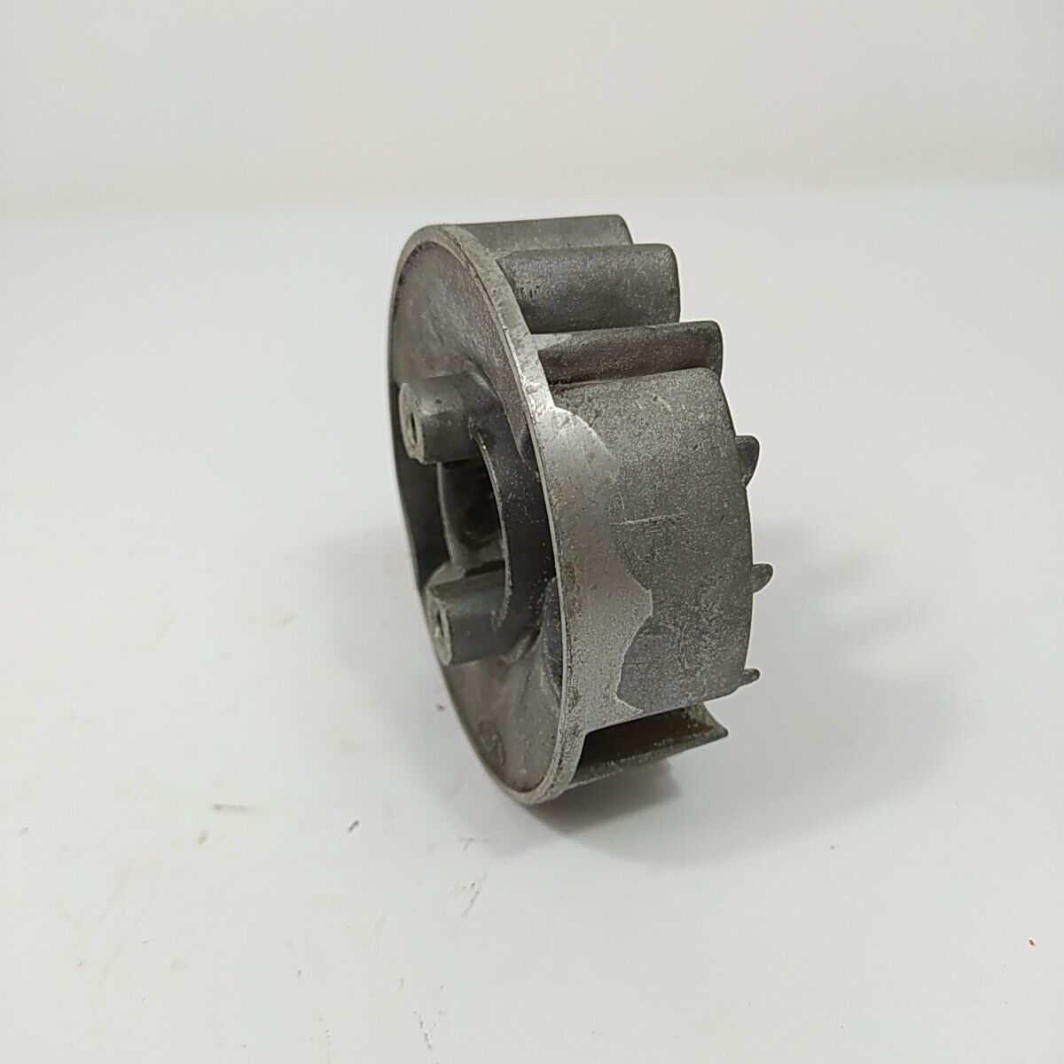 VOLANO MAGNETICO DI AVVIAMENTO per decespugliatore ALPINA BJ 325 ricambi usati