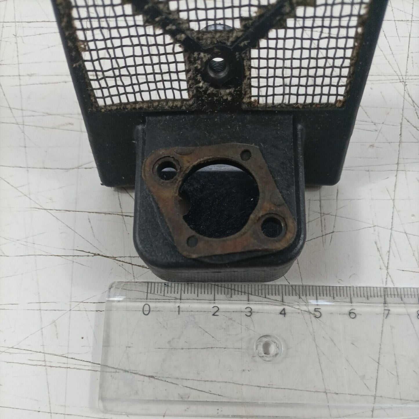 MOTOSEGA OLEOMAC OM 251 SUPPORTO CARBURATORE E FILTRO DELL'ARIA ricambi usati