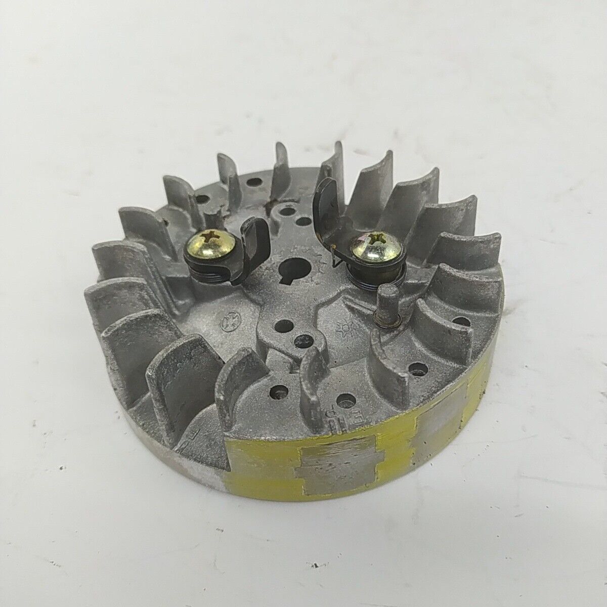 Ricambio usato VOLANO MAGNETICO DI AVVIAMENTO per MOTOSEGA Echo 330 EVL